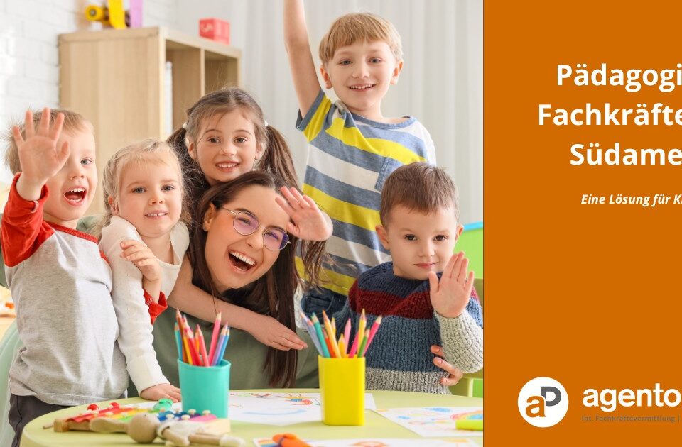 Erzieherin mit Kindern in einer Kindertagesstätte in NRW – symbolisches Bild für die Fachkräftevermittlung von pädagogischem Personal aus Südamerika durch agentoPRO